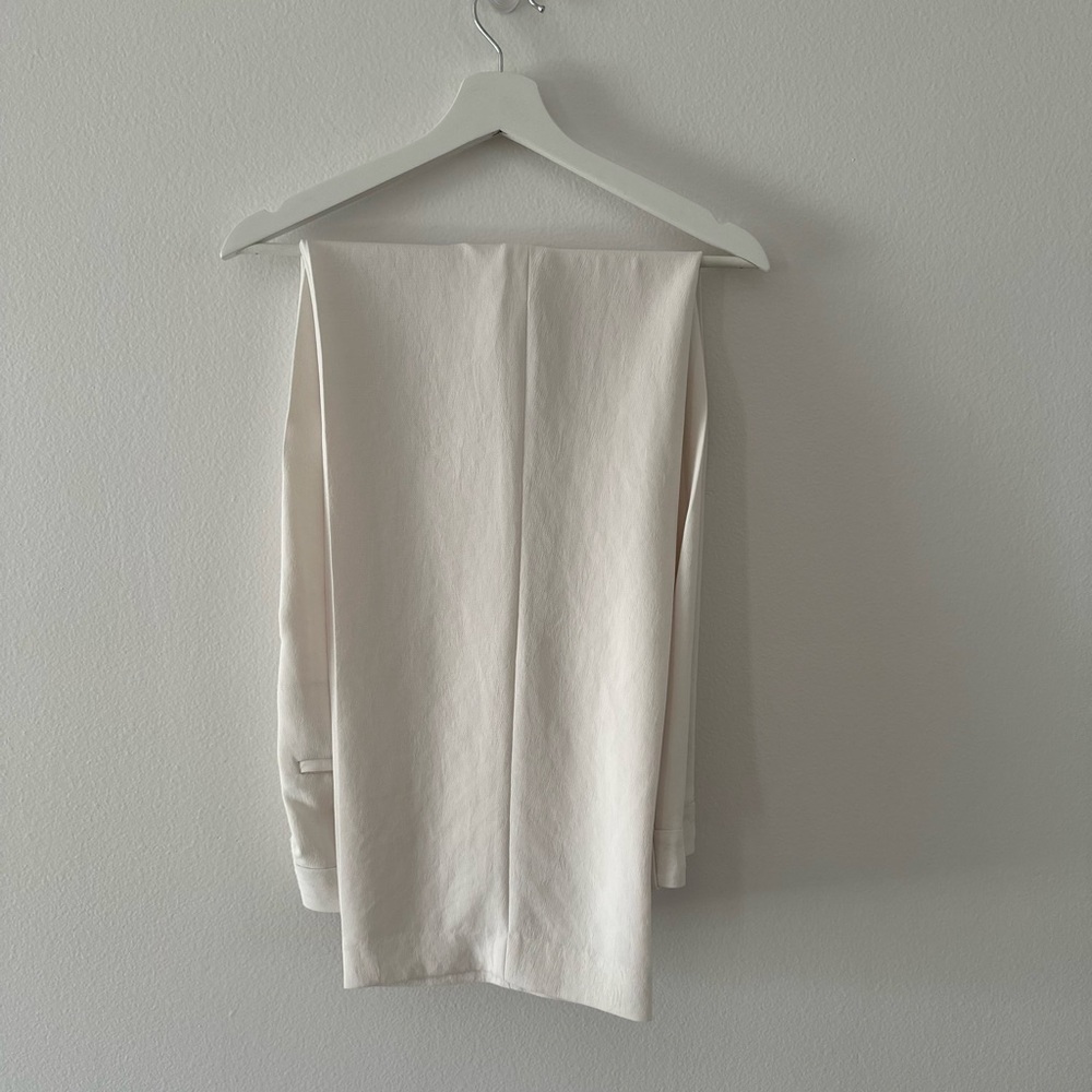 Aritzia Cream Effortless - Size 10, Curvy - Picture 2 of 6